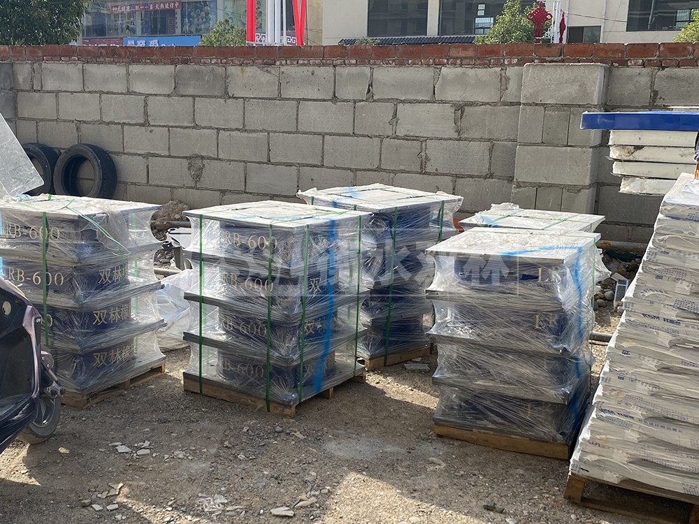 建筑圆形橡胶隔震支座生产厂家 HDR900高阻尼橡胶隔震支座厂家 高阻尼铅芯橡胶隔震支座